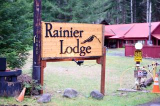 Large Lodge at Rainier Lodge (0.4 miles from entrance) - 2