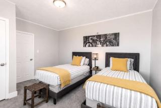 Cozy 3BR Home Walk to West Baden Springs Hotel - 8