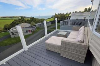 Cabin Sleeps 6 - WiFi Sea Views Parking Pets - 9