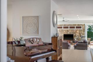 Spacious Coastal Luxury - Steps to Beach - 7