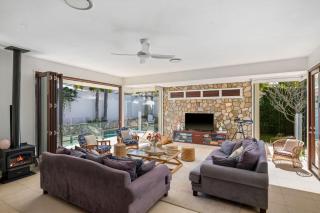 Spacious Coastal Luxury - Steps to Beach - 6