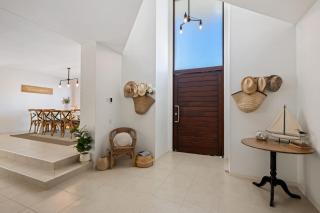 Spacious Coastal Luxury - Steps to Beach - 5