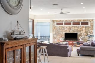 Spacious Coastal Luxury - Steps to Beach - 4