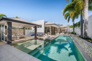 Spacious Coastal Luxury - Steps to Beach - 0