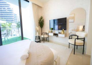 Premium Studio Steps from the Beach & Promenade - 3