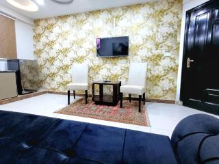 Comfortable 1 Bedroom Apartment in Bahria Town - 5
