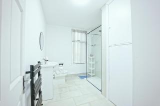 Upscale 3 BDR Modern Home in Anfield Liverpool - 5