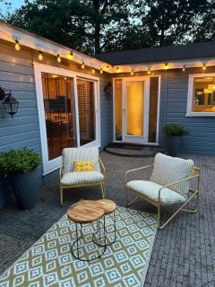 Cosy Forest Cabin - 3