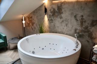 Bohemia Jacuzzi & Sauna Apartment - 8