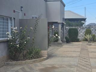 Zuba Self-Catering Apartments - 3