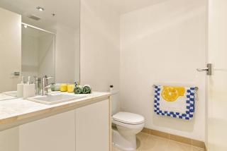 Cosy CBD Stay with City Views near Crown & Station - 9