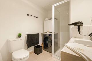 Cosy CBD Stay with City Views near Crown & Station - 1