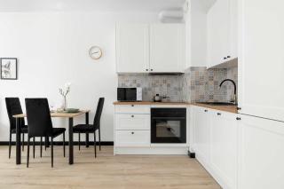 Przytulny Apartament z Balkonem w Centrum Chorzowa by Noclegi Renters - 8