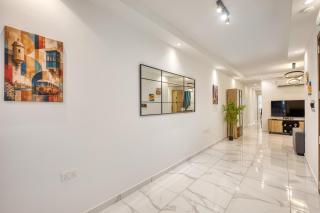 Urban Haven - Stylish 2BR Apartment with Lift & Balconies - 7