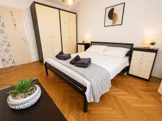 Luna Center Apartment - 2 Balconies & 3 AC - 1