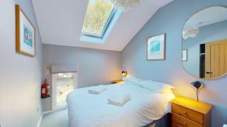 19 Strawberry Hill, Tolroy Manor - 1