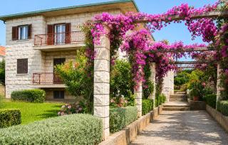 4 Bedroom Amazing Apartment In Supetar - 0