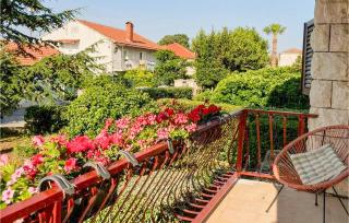 4 Bedroom Amazing Apartment In Supetar - 2