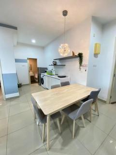 2 bed rooms Modern Cozy Apartment with City View - 9