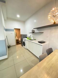 2 bed rooms Modern Cozy Apartment with City View - 1