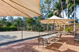 Leafy Studio Retreat near Shops Motorway Access by Custom Bnb Hosting - 3