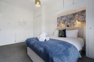 Work Friendly 3 Bed House with Sofa Beds that Sleeps 7 - 0