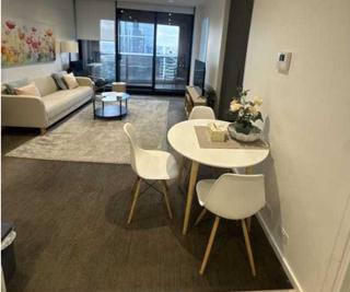 Stylish Family Home Level 37 - 4
