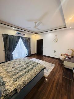 Experience Comfort and Class, Modern 3 Bed First Floor in DHA Phase 4 Lahore - 7