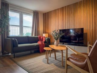 Stunning 2 Bed, 2 Bath flat with Parking, between Glasgow and Loch Lomond - 1