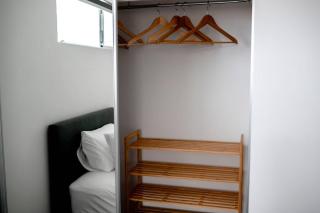 Luxe 4BR - Sleeps 8 - East Vic Park - Free Parking - Walk to Train - 3