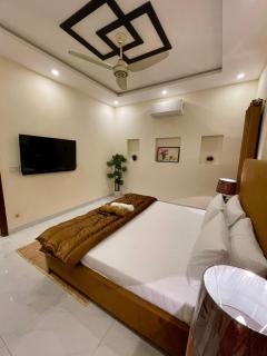 Affordable Luxury, Spacious 3 Bed Family Home in DHA Phase 9 - 8