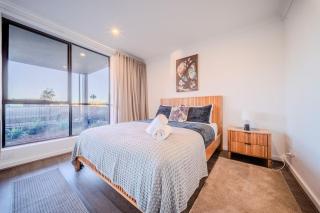Koala Stay Harbour Waterfront Escape - New Port Pearl - 4
