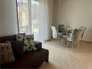 In a Complex with Pool and Perfect Location - 8