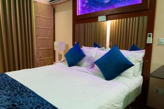 Six In Lodge - 1