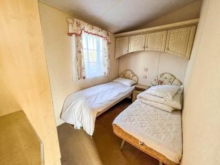 6 Berth Dog Friendly Caravan In Hunstanton, Minutes From The Beach Ref 13013L - 1
