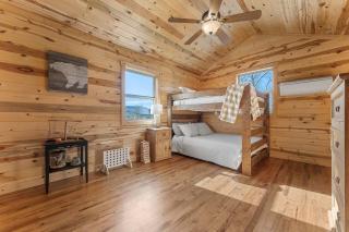 5 Cabins for Groups - Sleeps 54, Hot Tubs - 4