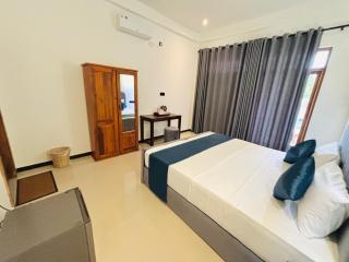 Cozy Bay Hotel - 3