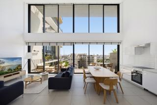 Sunny Duplex 2 BR with Parking by Holyguest - 0