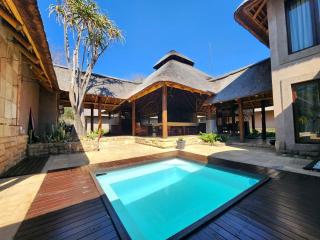 Zebula Golf and Wildlife Estate - Toktokkie Knocking Pax 20 - Moi Signature Luxury villa - 0