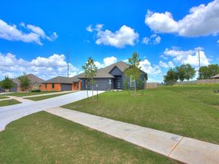Spacious Furnished 3BR Norman Home Near OU - 5