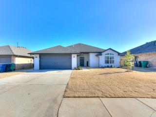 Spacious 3BR OKC Home Private Yard, Fireplace & Pet-Friendly - 4