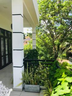 Sri White Villa Airport Boutique Hotel - 8
