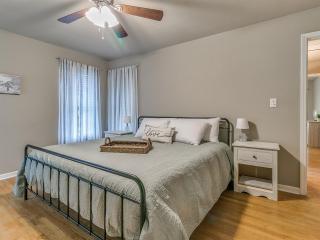 Comfortable NW OKC Home with Fenced Yard - 5