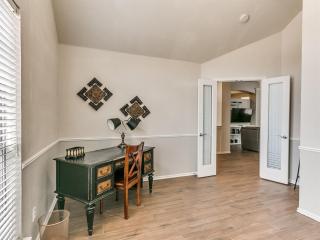 Zinc Charm - Spacious 3 bedroom home and Office - 4