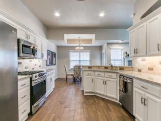 Zinc Charm - Spacious 3 bedroom home and Office - 1