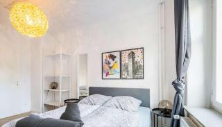 Spacious Two BR Close To Stadtpark and Street Parking - 9