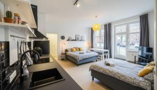 Spacious Two BR Close To Stadtpark and Street Parking - 6