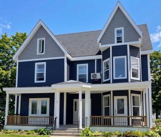 Centre of Wolfville 3rd Floor View 2BR & 3 Queen Beds - 7