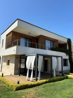 Seaside Luxury Villa - 0