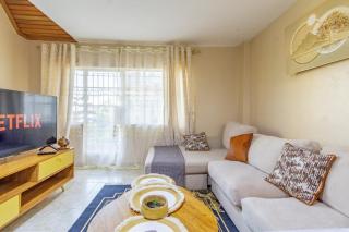 Harlequins Suites Apartment, next to Harlequins Suites Hotel - 1